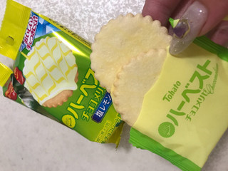 「東ハト ハーベスト チョコメリゼ 塩レモン 袋2枚×4」のクチコミ画像 by SweetSilさん