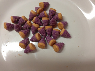 「明治 たけのこの里 紫芋のスイートポテト味 箱63g」のクチコミ画像 by めーぐーさん
