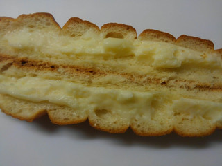 「ローソン ちぎれるミルクフランス カルピス社発酵バター入りクリーム使用」のクチコミ画像 by レビュアーさん