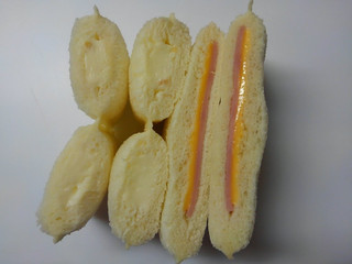 「ヤマザキ ランチパック 3種のチーズアソート 袋2個」のクチコミ画像 by レビュアーさん