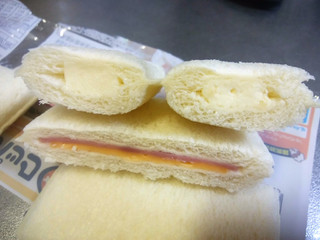 「ヤマザキ ランチパック 3種のチーズアソート 袋2個」のクチコミ画像 by しろねこエリーさん
