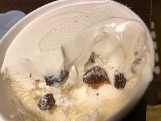 「森永 MOW スペシャルラムレーズン バターの香り カップ130ml」のクチコミ画像 by レビュアーさん