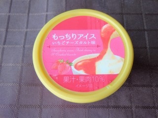 「森永 もっちりアイス いちごチーズタルト味 カップ1個」のクチコミ画像 by みかちんさん
