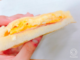 「ファミリーマート 3種チーズのハムエッグ」のクチコミ画像 by にしちゃんさん