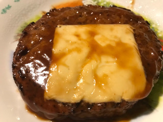 「滝沢ハム お肉屋さんのハンバーグ チーズ 130g」のクチコミ画像 by レビュアーさん