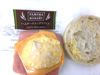 「ファミリーマート もっちり食感のハムチーズエッグマフィン」のクチコミ画像 by レビュアーさん