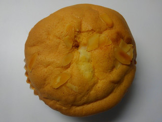 「ヤマザキ ふんわりチーズのパン レアチーズ風味クリーム 袋1個」のクチコミ画像 by レビュアーさん