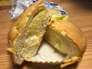 「ヤマザキ ふんわりチーズのパン レアチーズ風味クリーム 袋1個」のクチコミ画像 by いあんさん