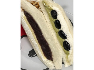 「ファミーユ 丹波種黒豆の和スイーツサンド＆あん塩バターサンド」のクチコミ画像 by あっちゅんちゃんさん