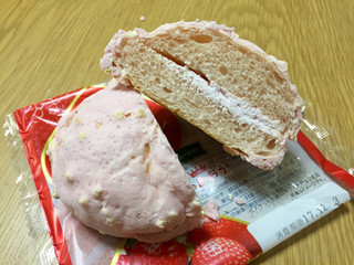 「ヤマザキ いちご風味豊かないちごパン 袋1個」のクチコミ画像 by ちいぼうさん