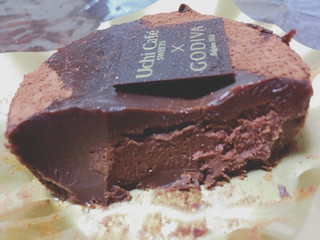 「ローソン Uchi Cafe’ SWEETS×GODIVA 濃厚ショコラケーキ」のクチコミ画像 by ゆにょちゃぬさん