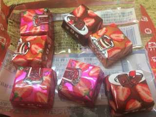 「チロル チロルチョコ いちごがいっぱい 袋7個」のクチコミ画像 by めーぐーさん