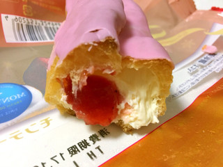 「モンテール 小さな洋菓子店 苺ショートケーキのエクレア 袋1個」のクチコミ画像 by gggさん