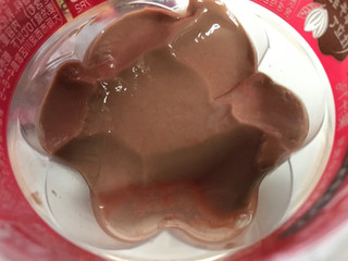 「グリコ Bigプッチンプチン ミルクチョコ＆苺ソース カップ155g」のクチコミ画像 by いちごたるとさん