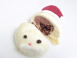 「セブン-イレブン チョコ＆バニラクリーム サンタさんケーキ」のクチコミ画像 by いちごみるうさん