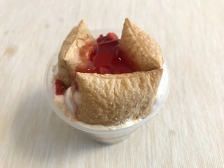 「プレシア わたしのしふく 苺ミルフィーユのショートケーキプリン カップ1個」のクチコミ画像 by やにゃさん