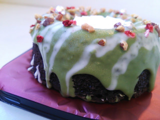 「ローソン Uchi Cafe’ SWEETS 緑のクリスマスリースのケーキ」のクチコミ画像 by はるるそらさん
