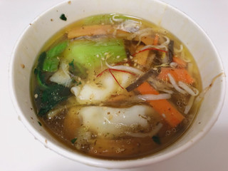 「ファミリーマート 餃子と野菜の中華風春雨スープ」のクチコミ画像 by gggさん