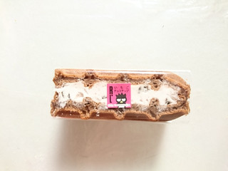 「R.L ワッフルケーキ いちごチョコチップ バッドばつ丸」のクチコミ画像 by いちごみるうさん