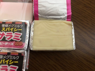 「雪印メグミルク スパイシーサラミ ベビーチーズ 袋12g×4」のクチコミ画像 by あんめろんさん
