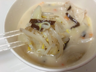 「ファミリーマート 1／2日分の野菜が摂れるちゃんぽん風スープ」のクチコミ画像 by gggさん