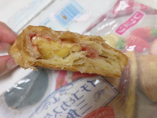 「フジパン イチゴとカスタードの三角パイ 袋1個」のクチコミ画像 by gggさん