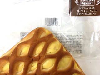 「ファミリーマート ファミマ・ベーカリー チーズクリームパン」のクチコミ画像 by レビュアーさん