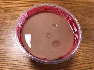 「グリコ Bigプッチンプチン ミルクチョコ＆苺ソース カップ155g」のクチコミ画像 by みむぅさん