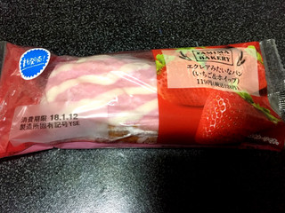 「ファミリーマート エクレアみたいなパン いちご＆ホイップ」のクチコミ画像 by よっちゃんいかさん
