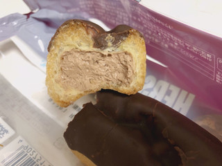 「モンテール 小さな洋菓子店 HERSHEY’S チョコアーモンドエクレア 袋1個」のクチコミ画像 by gggさん