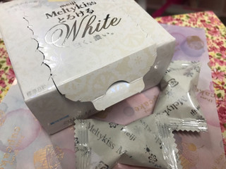 「明治 メルティーキッス とろけるホワイト 箱25g」のクチコミ画像 by SweetSilさん