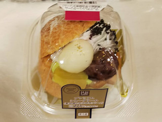 「ローソン Uchi Cafe’ SWEETS プレミアムシュークリーム 黒ごまと宇治抹茶のクリーム」のクチコミ画像 by いちごみるうさん