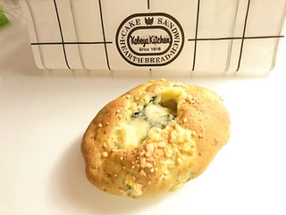 「神戸屋キッチン ほうれん草の米粉パン ベーコン＆チーズ」のクチコミ画像 by いちごみるうさん