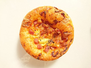 「新宿高野 黒胡椒ハムとパインのピザ」のクチコミ画像 by いちごみるうさん