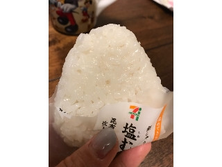 中評価】セブン-イレブン 塩むすびの感想・クチコミ・カロリー