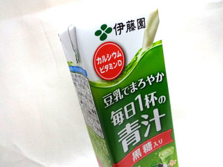 「伊藤園 豆乳でまろやか 毎日1杯の青汁 黒糖入り パック200ml」のクチコミ画像 by nシンさん