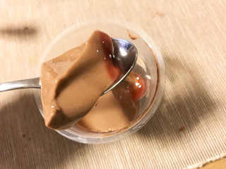 「グリコ プッチンプリン ミルクチョコ＆苺ソース カップ65g×3」のクチコミ画像 by やにゃさん