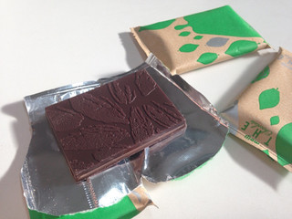 「明治 ザ・チョコレート 魅惑の旨味ジャンドゥーヤ 箱50g」のクチコミ画像 by めーぐーさん