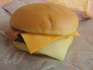 「マクドナルド グラン ベーコンチーズ」のクチコミ画像 by ミオトさん