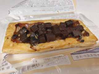 「ローソン キャラメルの風味豊かなチョコレートパイ」のクチコミ画像 by gggさん