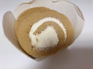 「オランジェ 森永ミルクキャラメルのロールケーキ 袋2枚」のクチコミ画像 by gggさん