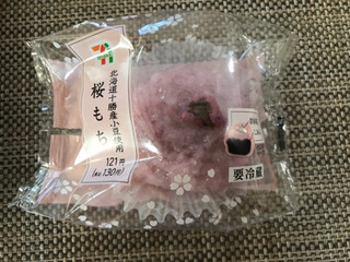 「セブン-イレブン 北海道十勝産小豆使用桜もち」のクチコミ画像 by chie01さん