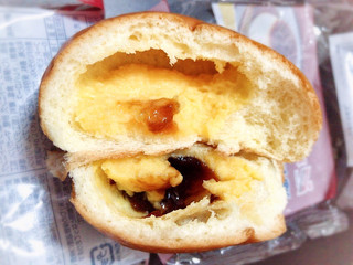 「神戸屋 濃厚たまごのプリンパン 袋1個」のクチコミ画像 by はなっコさん