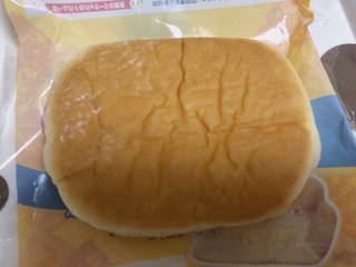 「ヤマザキ ザクザククッキーパン 練乳クリーム ホームパイ使用 袋1個」のクチコミ画像 by gggさん