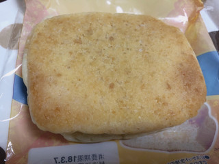 「ヤマザキ ザクザククッキーパン 練乳クリーム ホームパイ使用 袋1個」のクチコミ画像 by gggさん