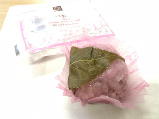 「ローソン 桜餅 こしあん」のクチコミ画像 by やにゃさん