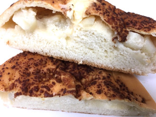 「ヤマザキ 北海道おいしさ探訪 北海道産じゃがいものじゃがバター風味パン 袋1個」のクチコミ画像 by レビュアーさん