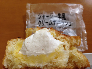 「タカキベーカリー ジャージー牛乳クリームデニッシュ 袋1個」のクチコミ画像 by ぷりん姫さん