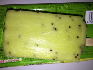 「セブンプレミアム まるでキウイを冷凍したような食感のアイスバー 袋70ml」のクチコミ画像 by 好物は栗さん