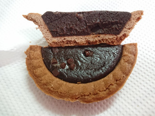 「ロピア スイーツキッチン ベイクドチョコタルト 袋1個」のクチコミ画像 by SANAさん